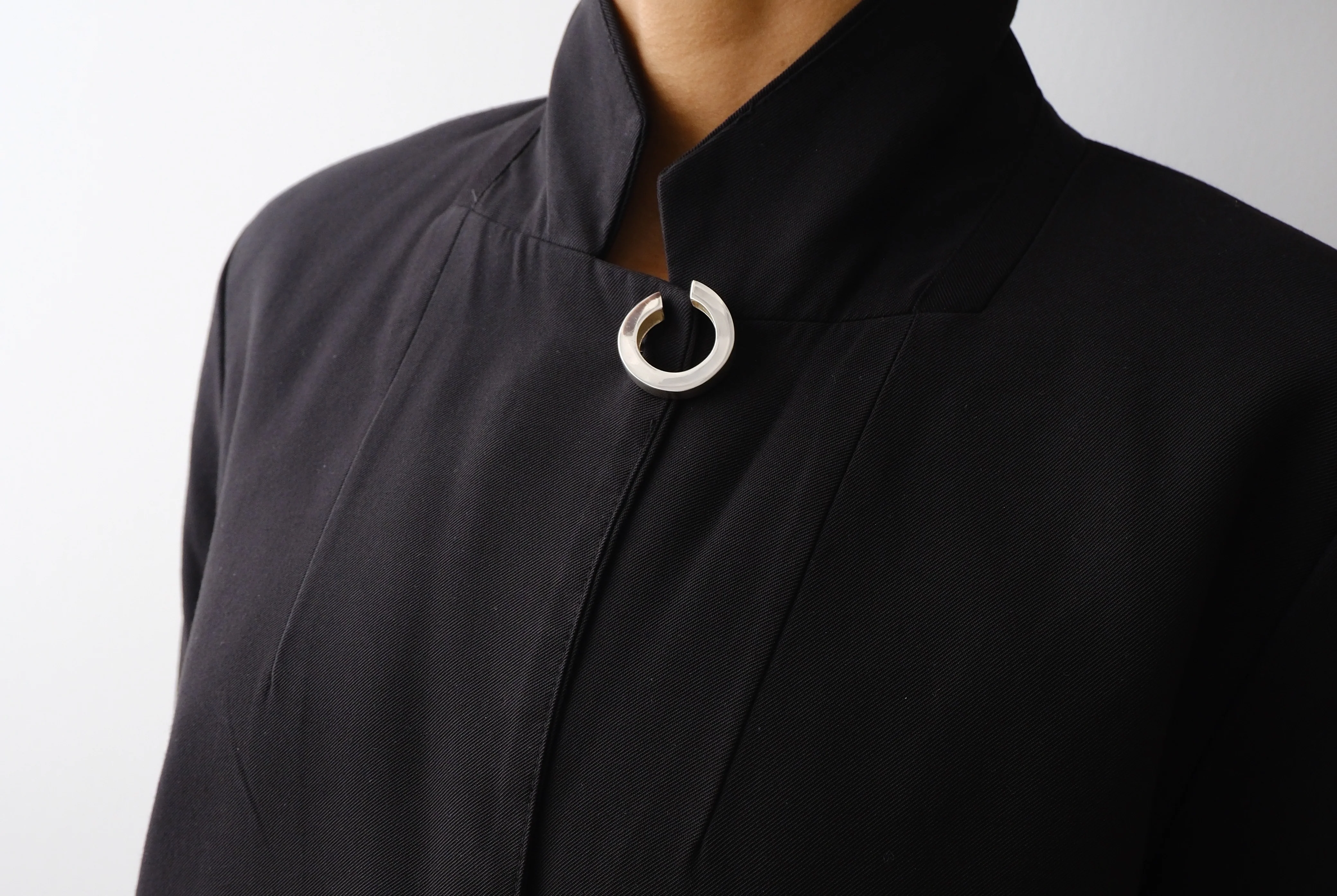 Assimetria Brooch - Image 4