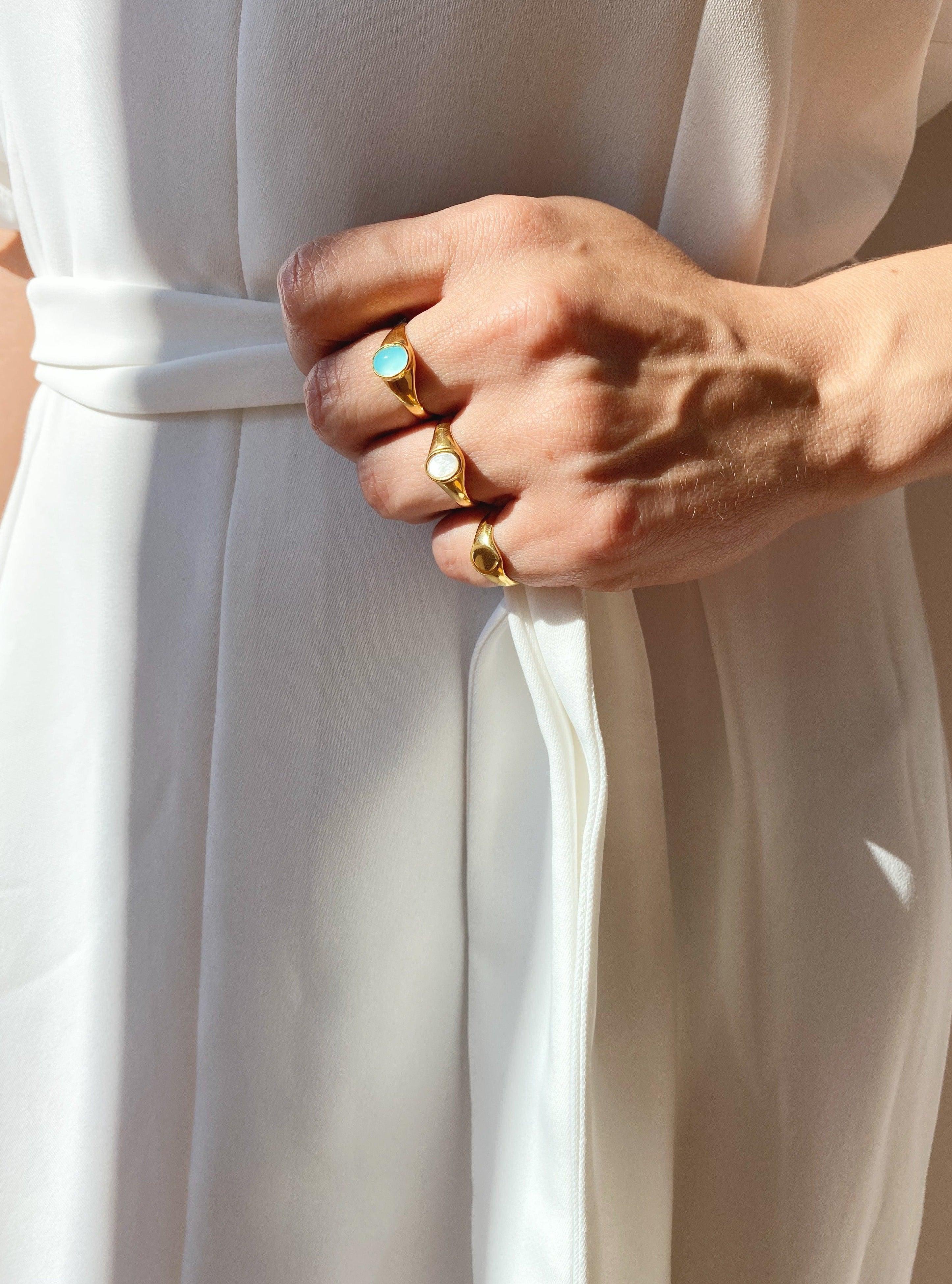 Mel Mini Signet Ring - Image 4